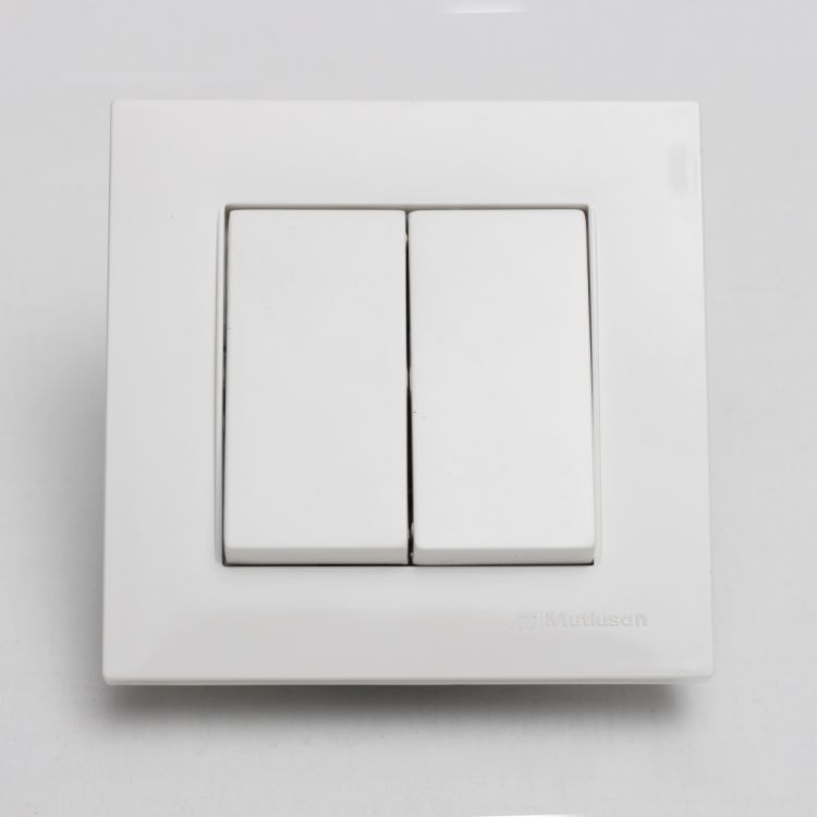 ჩამრთველი 2-იანი RITA UTLUSAN 2220 402 0201 თეთრი სურათი