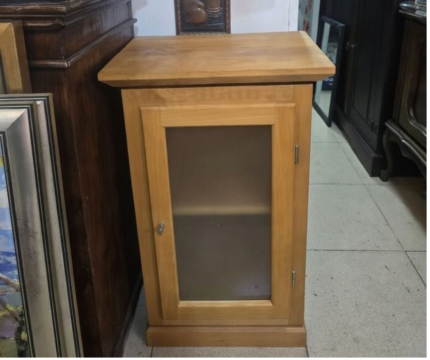 ჰოლანდიური ხის ტუმბო მინის კარით (46x34x77 სმ) სურათი