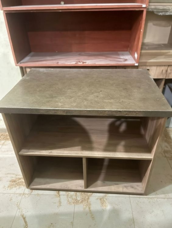 დაბალი ღია კომოდი ტყავის ზედაპირით (90x60x76 სმ) სურათი