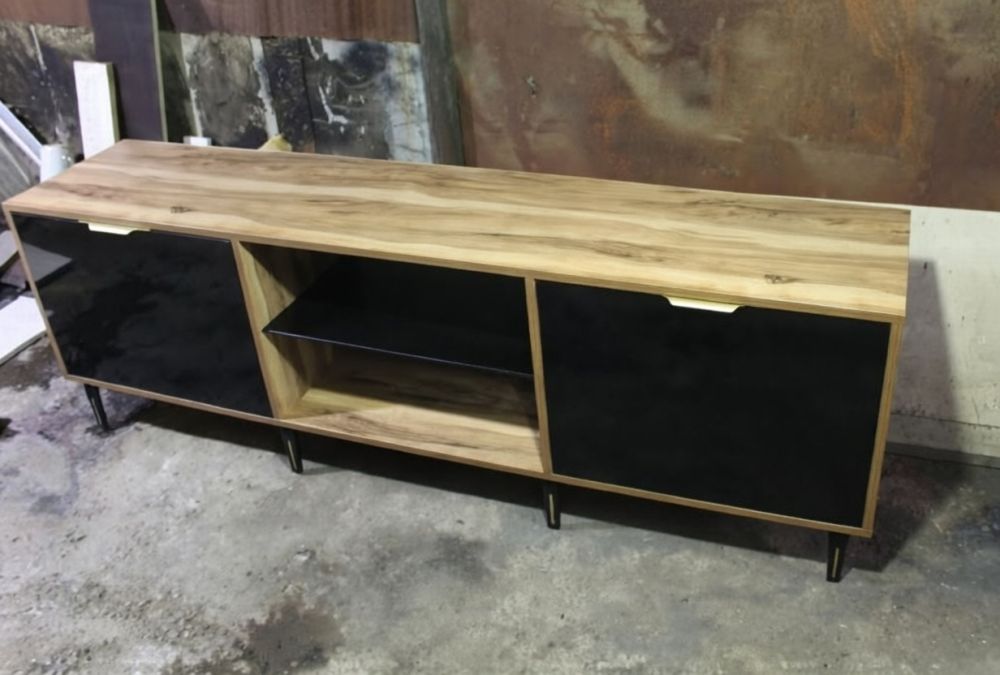 TV სადგამი შავი აკრილის ფასადებით – პრემიუმ ხარისხი (200x40x65 სმ) სურათი