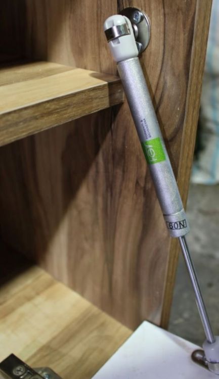 TV სადგამი შავი აკრილის ფასადებით – პრემიუმ ხარისხი (200x40x65 სმ) სურათი