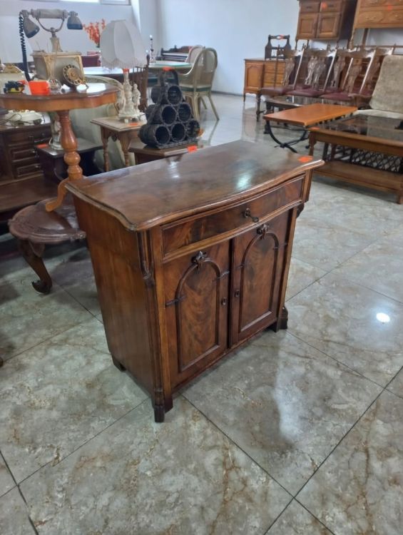 სარესტავრაციო ანტიკვარული ხის კომოდი სურათი