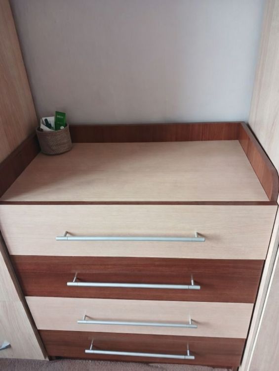 Embawood-ის ბრენდის MDF კომოდი (80x43x95 სმ) სურათი