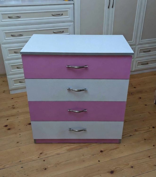 პრაქტიკული და ტევადი კომოდი სურათი