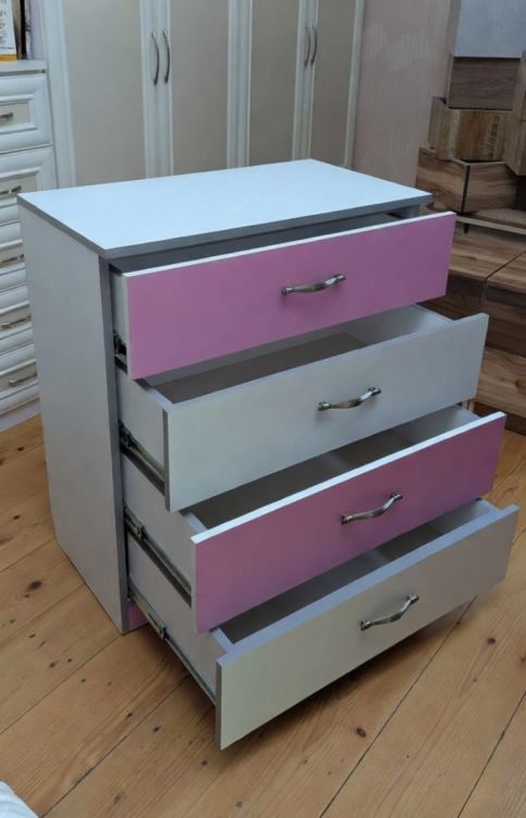 პრაქტიკული და ტევადი კომოდი სურათი