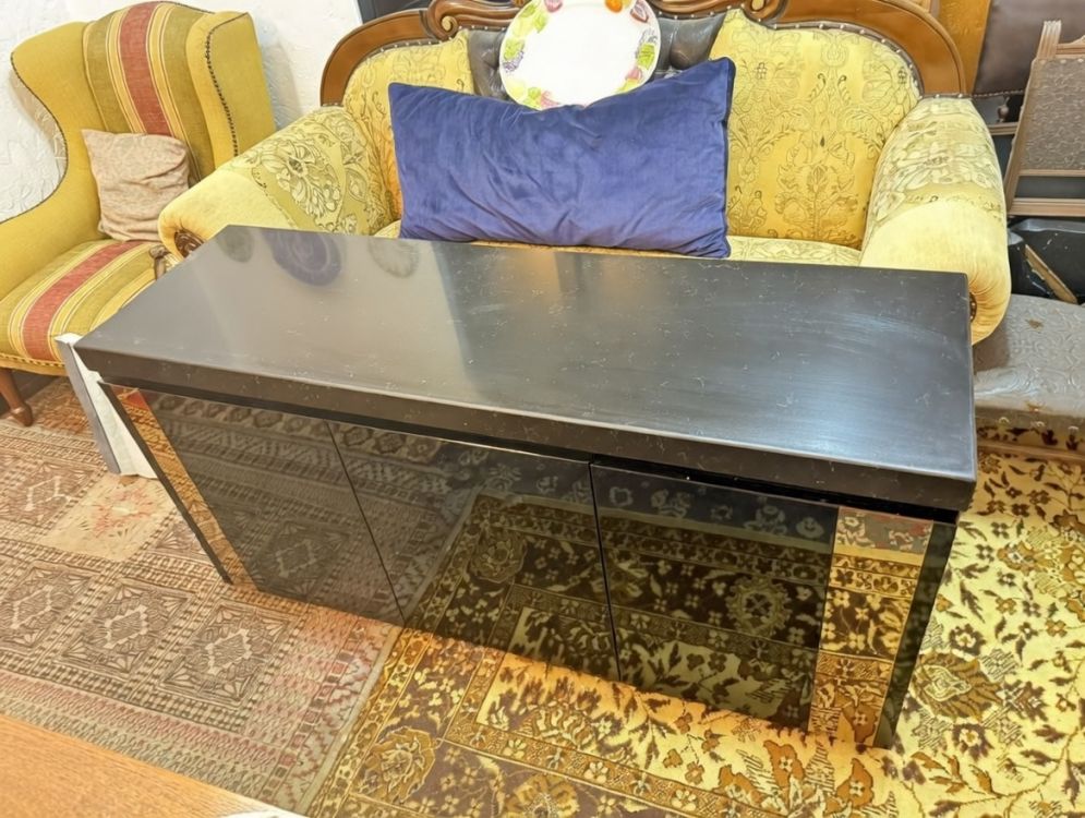 იყიდება დუბაიდან ჩამოტანილი კომოდი (დესაო) სურათი