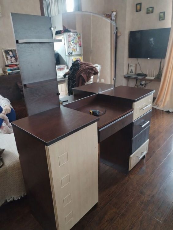 კომოდი სარკით – დახვეწილი და პრაქტიკული სურათი