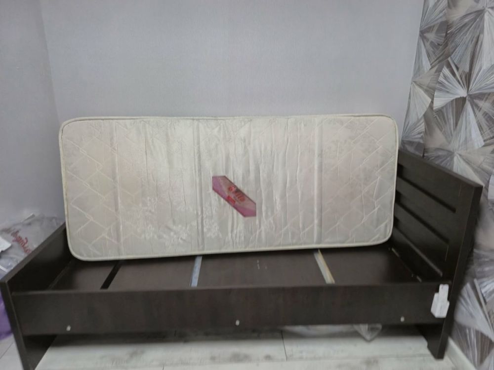 ერთადგილიანი მდფ-ის საწოლი მატრასით სურათი