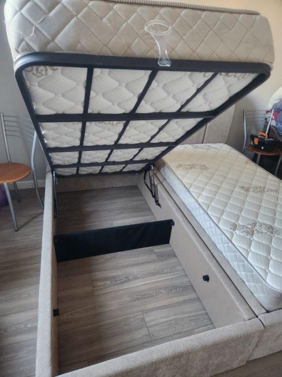 ორი ერთადგილიანი საწოლი სათავსოთი და მატრასით სურათი