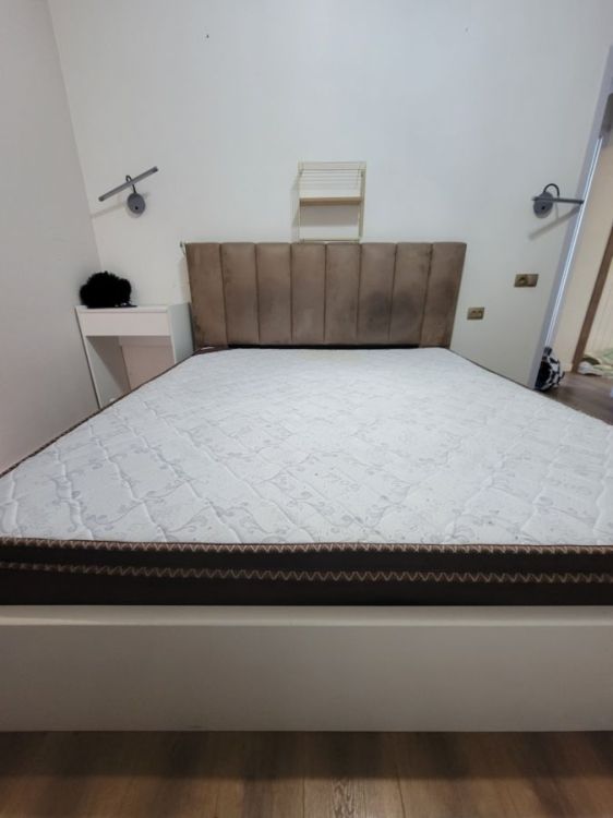 ორადგილიანი საწოლი სათავსოთი და ორთოპედიული მატრასით სურათი