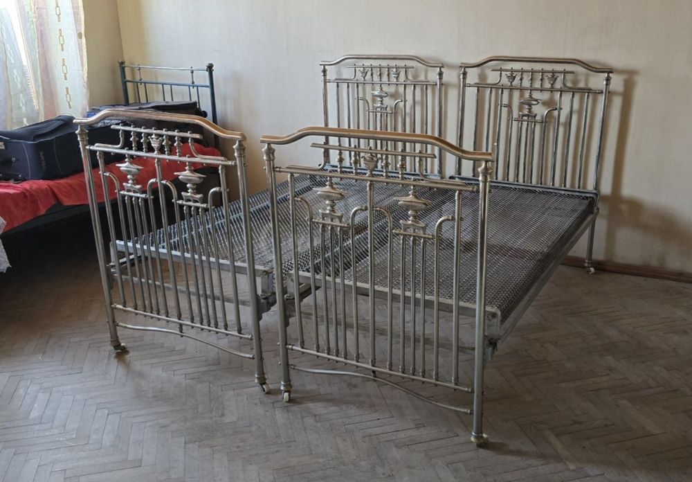 ანტიკვარული "ვარშავის" საწოლი – სპილენძის  2 ცალი სურათი