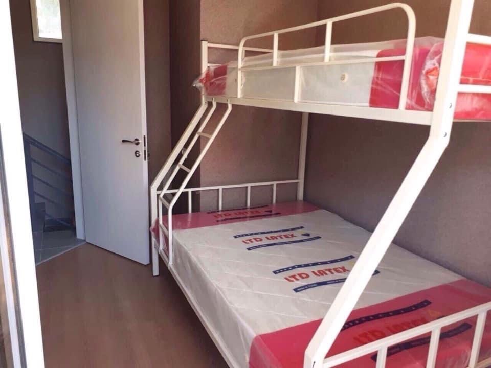 მეტალის ორსართულიანი საწოლები – ხარისხი და გამძლეობა სურათი