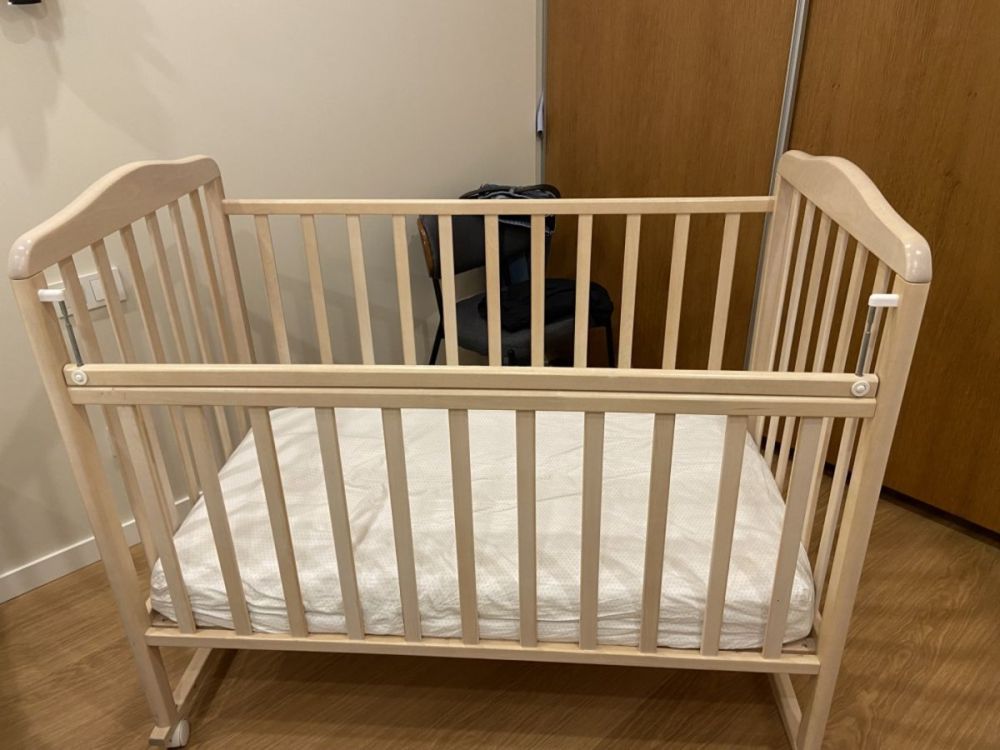 მასიური არყის ხის საწოლი + პრემიუმ მატრასი სურათი