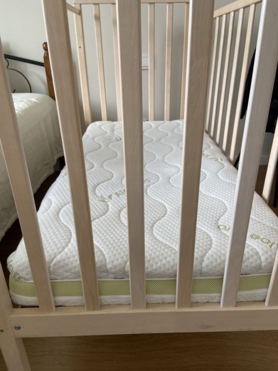 მასიური არყის ხის საწოლი + პრემიუმ მატრასი სურათი