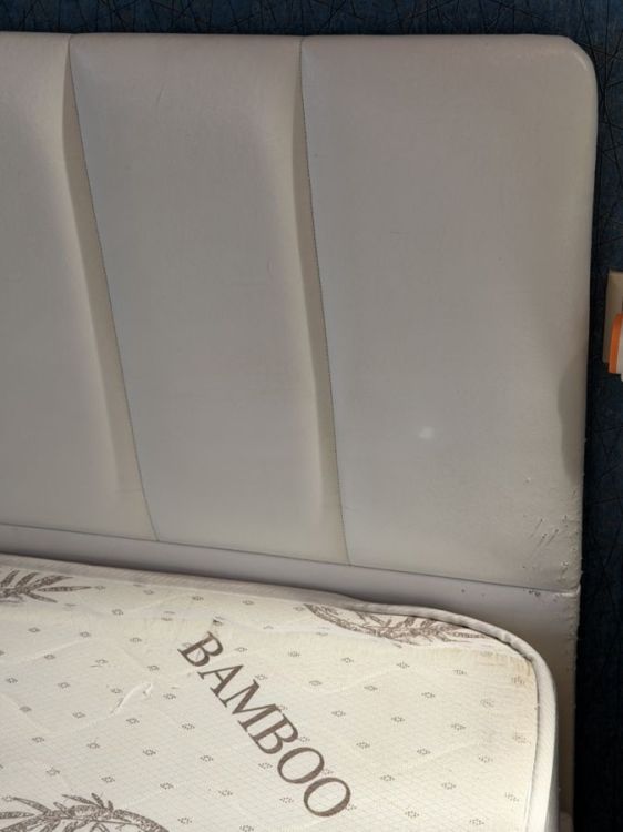 იყიდება 1.5-ადგილიანი საწოლი სათავსოთი და მატრასით სურათი