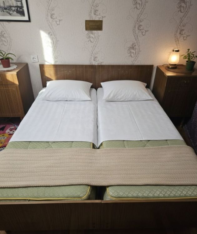 ძველი რუსული ხის საწოლები (2 ცალი) + მატრასები სურათი