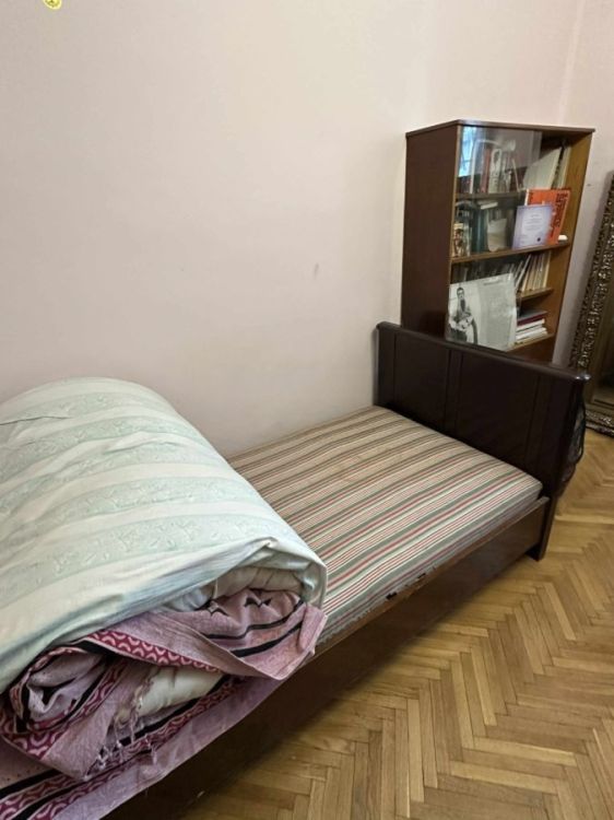 რუმინული წითელი ხის საწოლი – ანტიკვარული ხარისხი სურათი