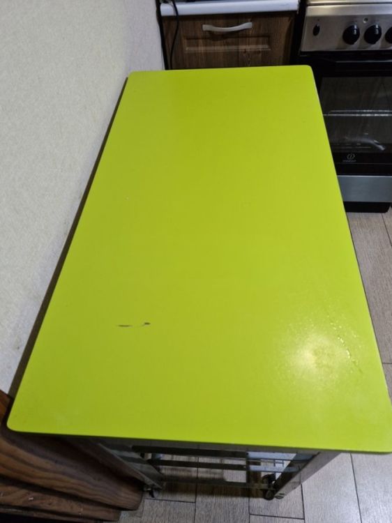 მობილური სამზარეულოს მაგიდა-კუნძული (ლაიმ-მწვანე) სურათი