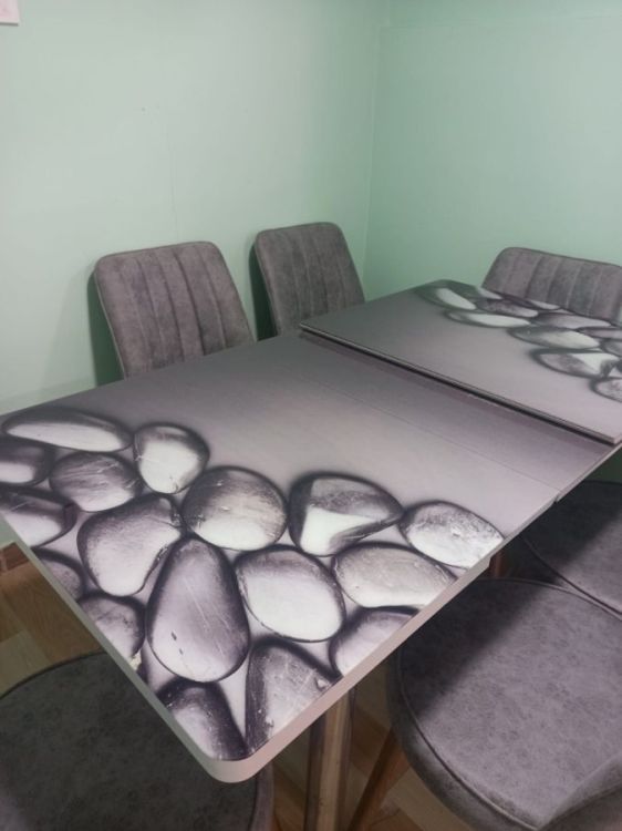 Marko-ს ბრენდის გასაშლელი მაგიდა, 6 სკამი და სამზარეულოს კარადა სურათი