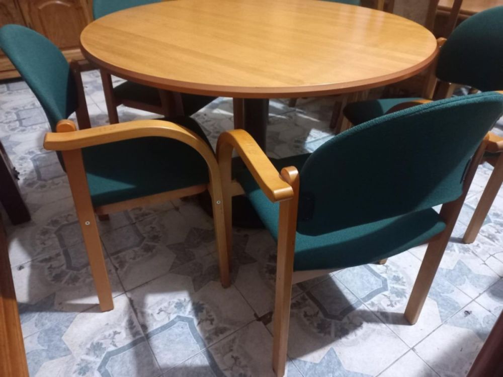 გერმანული მრგვალი მაგიდა + 5 სკამი – ნატურალური ხის ხარისხი სურათი