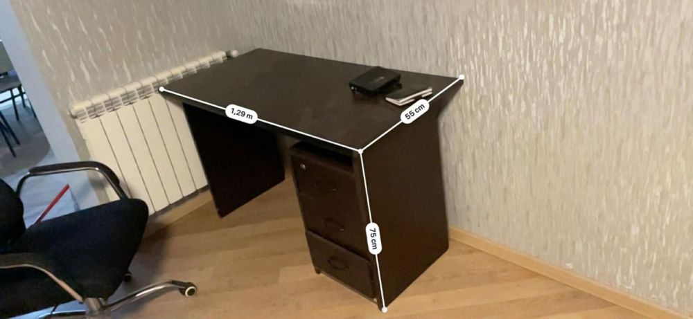 იყიდება საოფისე მაგიდა – ნატურალური ხის მასალით სურათი