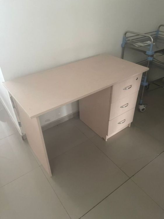 საოფისე მაგიდები საუკეთესო ფასად – სხვადასხვა ზომა და ფერი სურათი