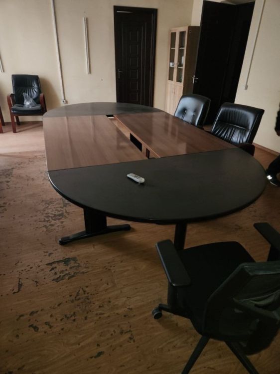 საოფისე ავეჯის და ინვენტარის ფართო არჩევანი სურათი