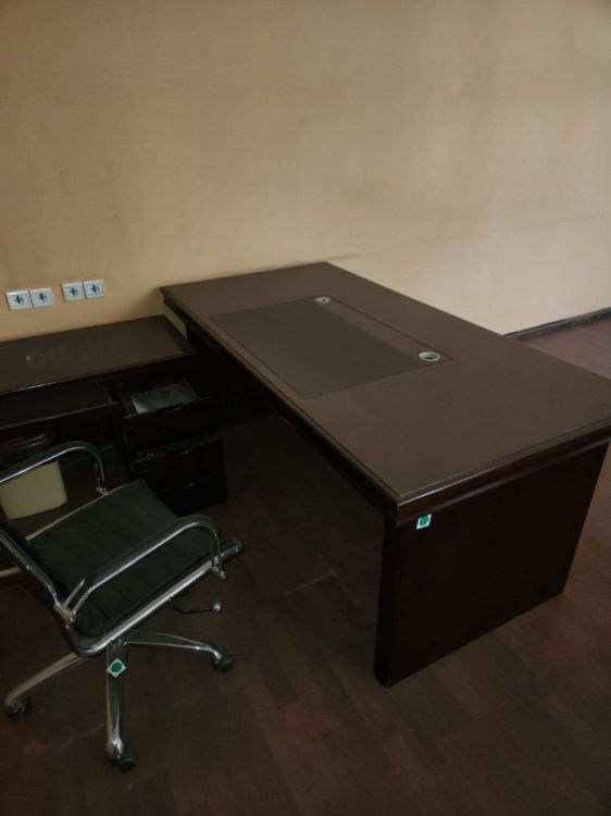 საოფისე ავეჯის და ინვენტარის ფართო არჩევანი სურათი