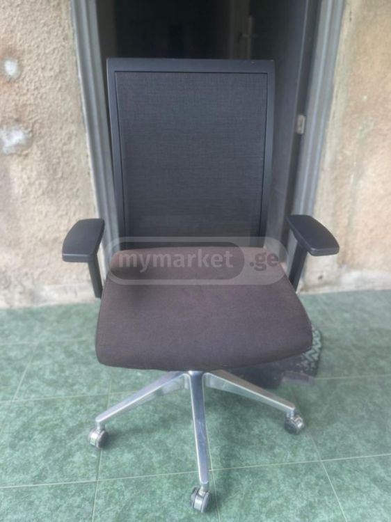 საოფისე მაგიდების აქცია – მაღალი ხარისხი და დაბალი ფასი სურათი