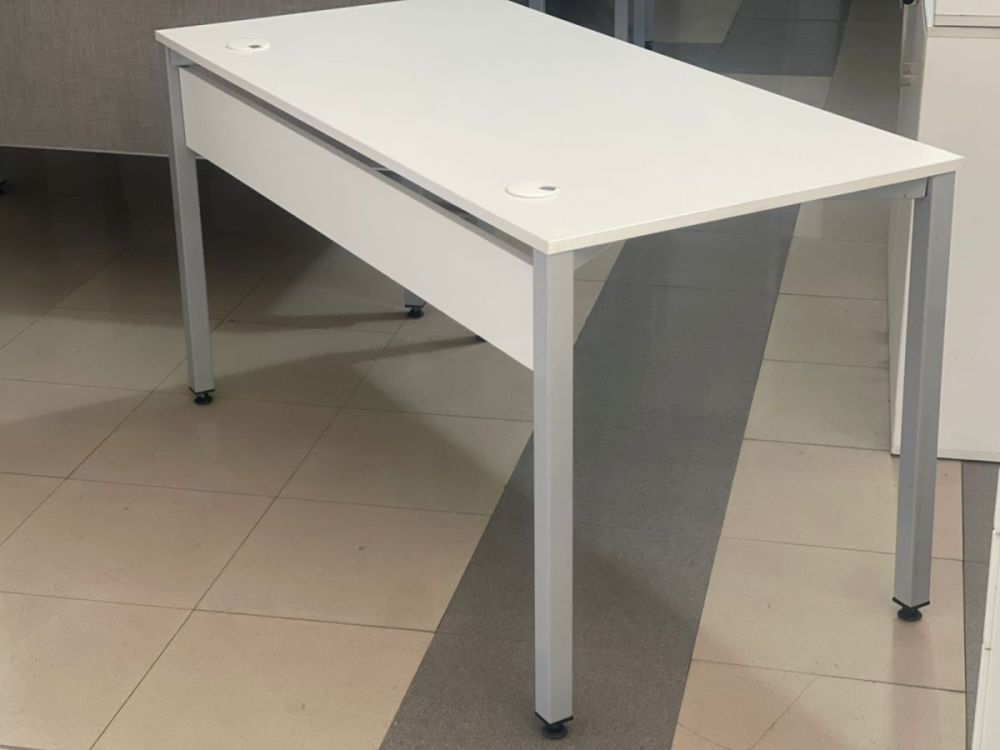 საოფისე მაგიდები მეტალის ფეხებზე – უფასო მიწოდებით! სურათი