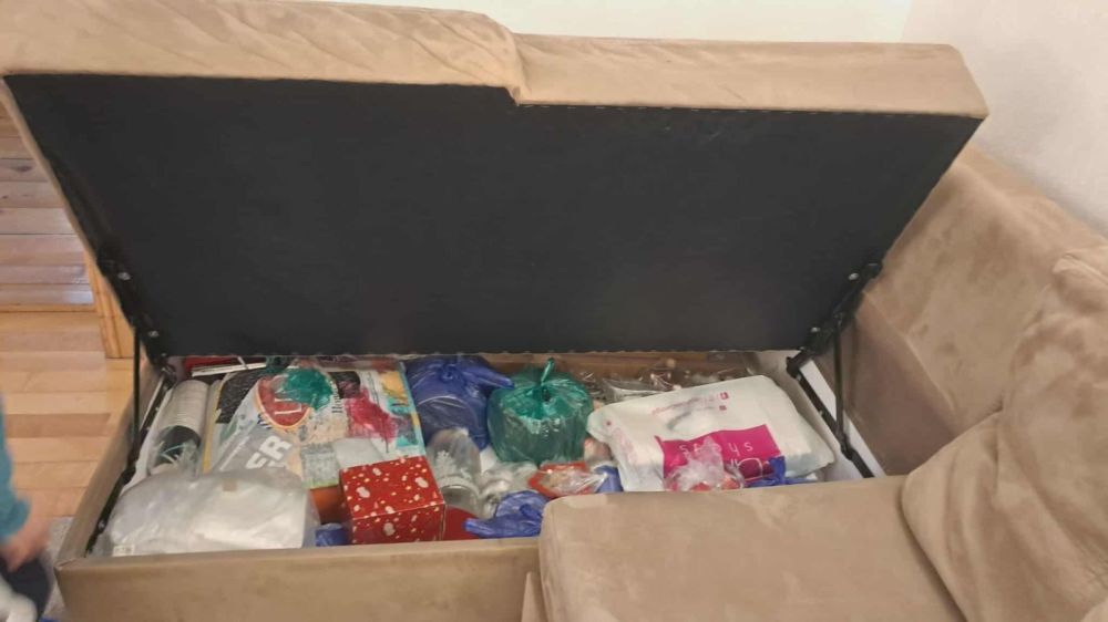 დიდი ზომის კუთხის დივანი სათავსოთი – დაუზიანებელი სურათი