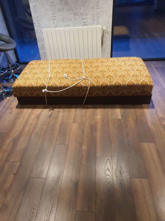 გერმანული წარმოების ტახტი სათავსოთი – გობელენის ზედაპირით სურათი