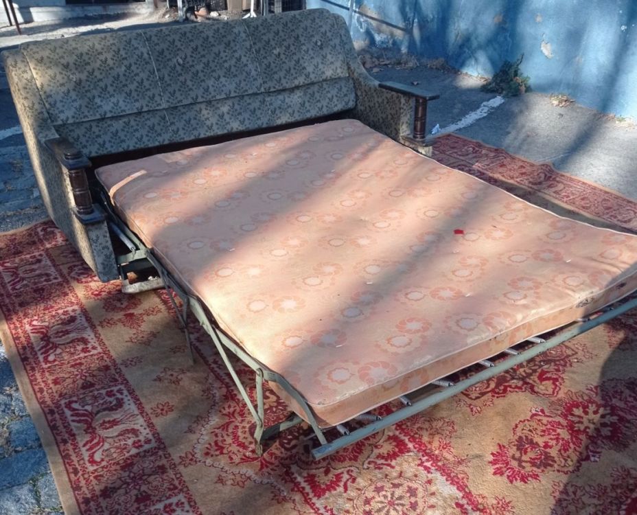 იყიდება იუგოსლავიური წარმოების სამეული – მასური ხე სურათი