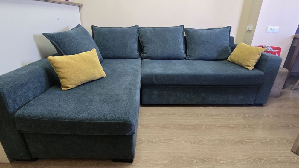 იყიდება კუთხის დივანი და პუფი – იდეალურ მდგომარეობაში სურათი