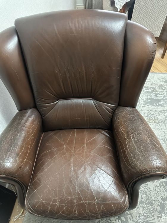 იყიდება გერმანული ნატურალური ტყავის სამეული – სახლიდან სურათი