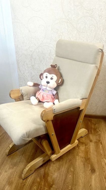 იყიდება ხელნაკეთი ხის სარწეველა სავარძელი – პრემიუმ ხარისხი სურათი