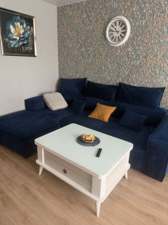 იყიდება დივანი და მაგიდა – სახლიდან (საუკეთესო მდგომარეობაში) სურათი