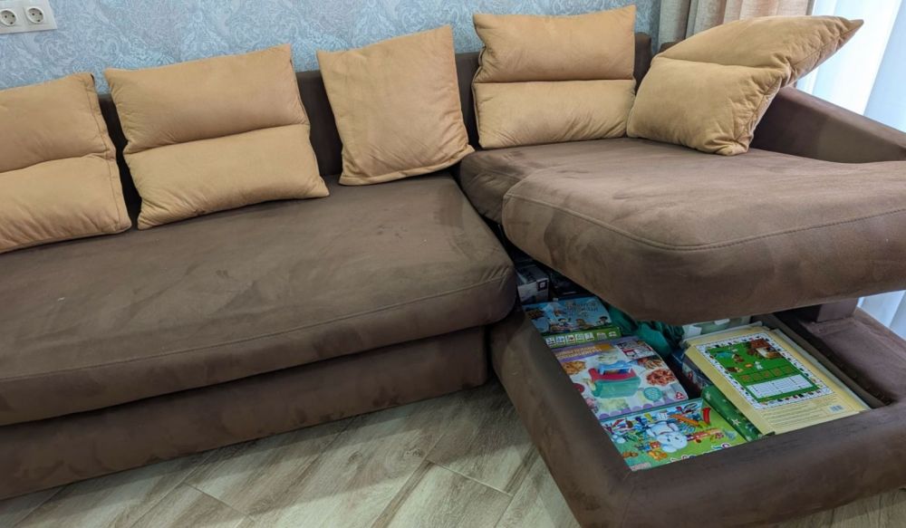 იყიდება გასაშლელი კუთხის დივანი – 2 სათავსოთი და მყარი მექანიზმით სურათი