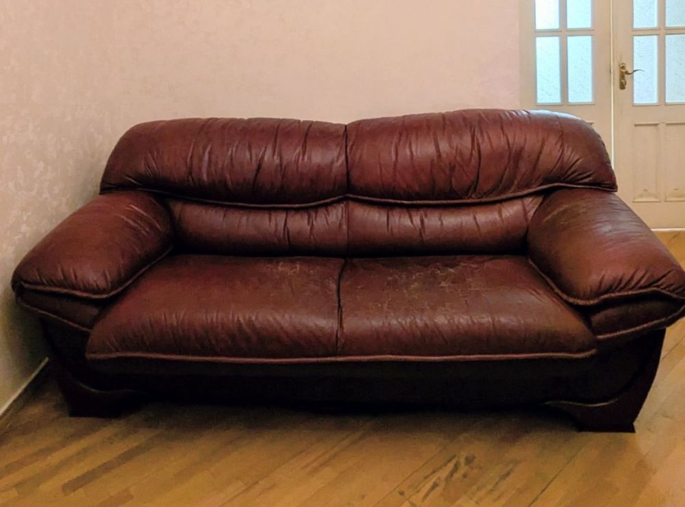 იყიდება „ბელუქსის“ ნატურალური ტყავის სამეული — გასაშლელი მექანიზმით სურათი