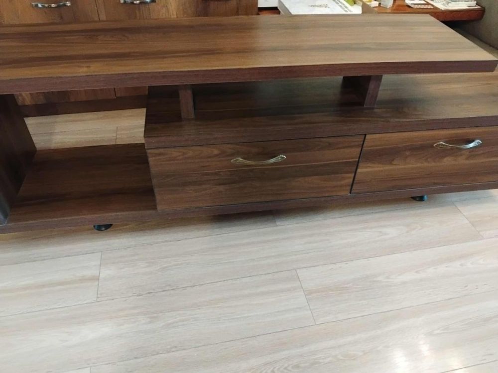 იყიდება ტელევიზორის მაგიდა — თანამედროვე და ელეგანტური სურათი