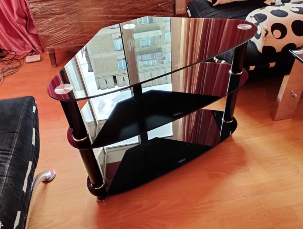 იყიდება ტელევიზორის მაგიდა — დახვეწილი სტილი სურათი