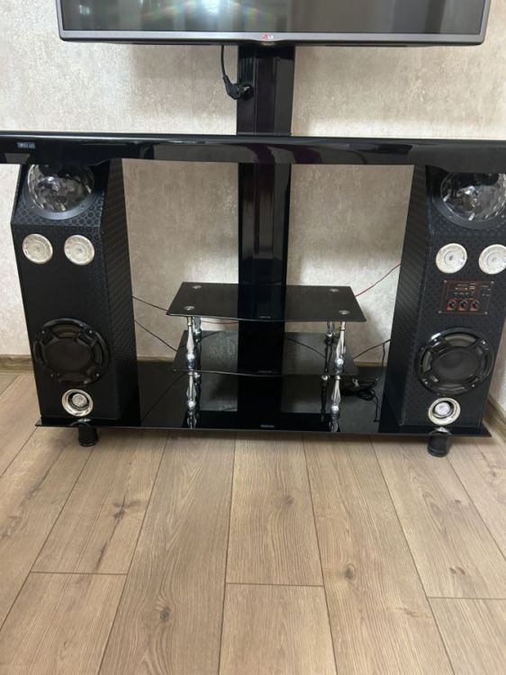 იყიდება ტელევიზორის მაგიდა — თანამედროვე დიზაინი სურათი