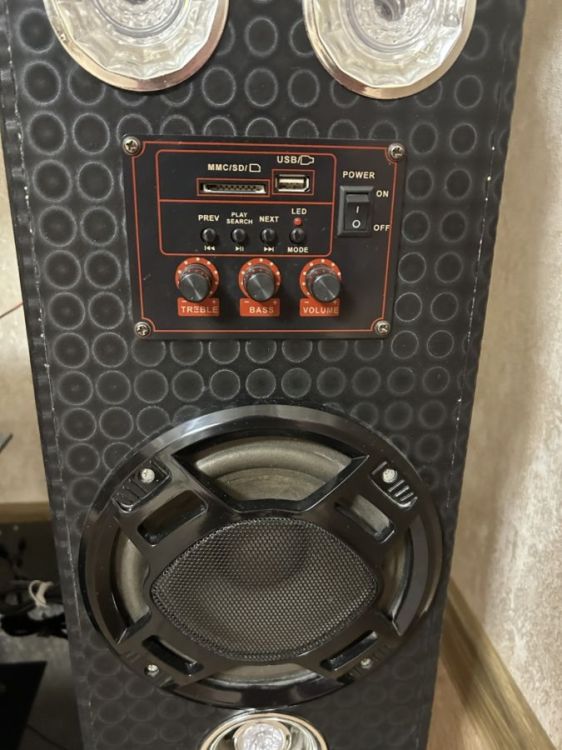 იყიდება ტელევიზორის მაგიდა — თანამედროვე დიზაინი სურათი