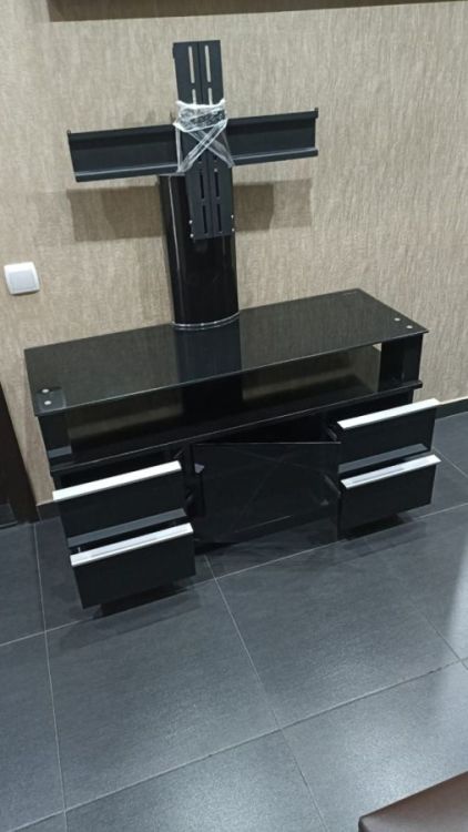 იყიდება ტელევიზორის მაგიდა — თანამედროვე დიზაინი სურათი