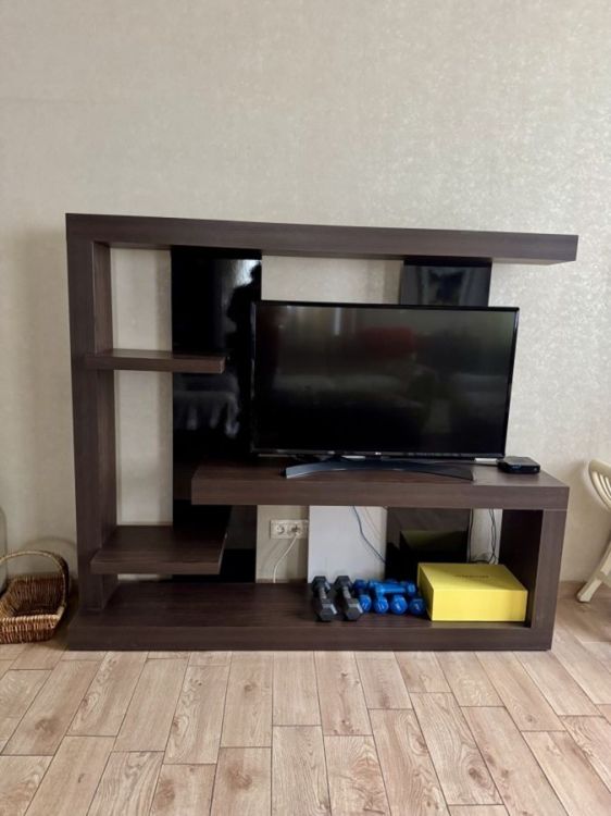 იყიდება ტელევიზორის მაგიდა ADORE — თანამედროვე და ელეგანტური სურათი