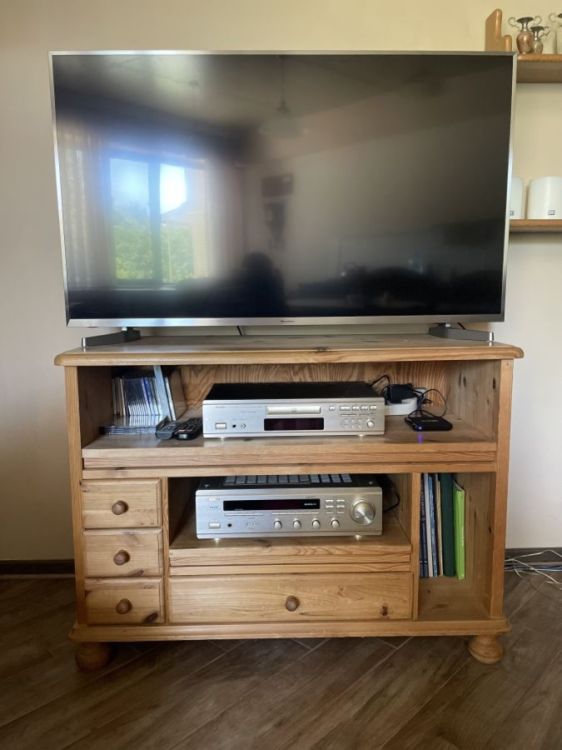 იყიდება ტელევიზორის მაგიდა — თანამედროვე დიზაინი სურათი