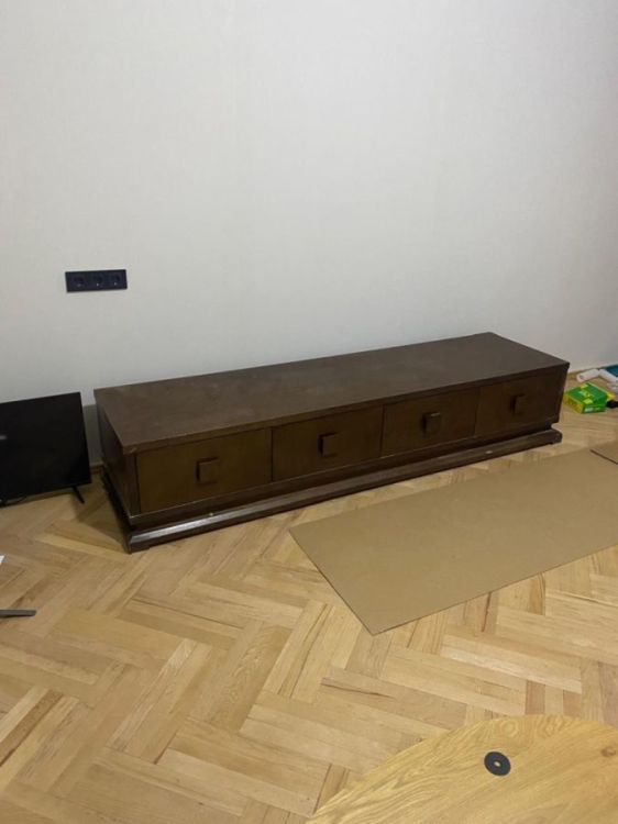 იყიდება ტელევიზორის მაგიდა — დახვეწილი სტილი და ხარისხი სურათი