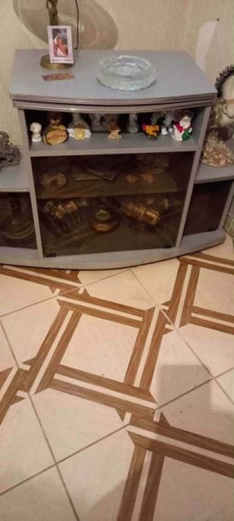 იყიდება ტელევიზორის მაგიდა — დახვეწილი სტილი და ხარისხი სურათი