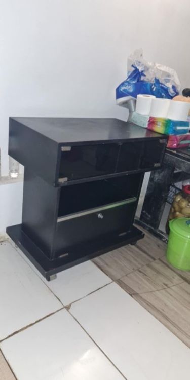 იყიდება ტელევიზორის მაგიდა — კომპაქტური და პრაქტიკული სურათი