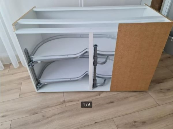 სამზარეულოს მოძრავი თარო. ახალი სურათი